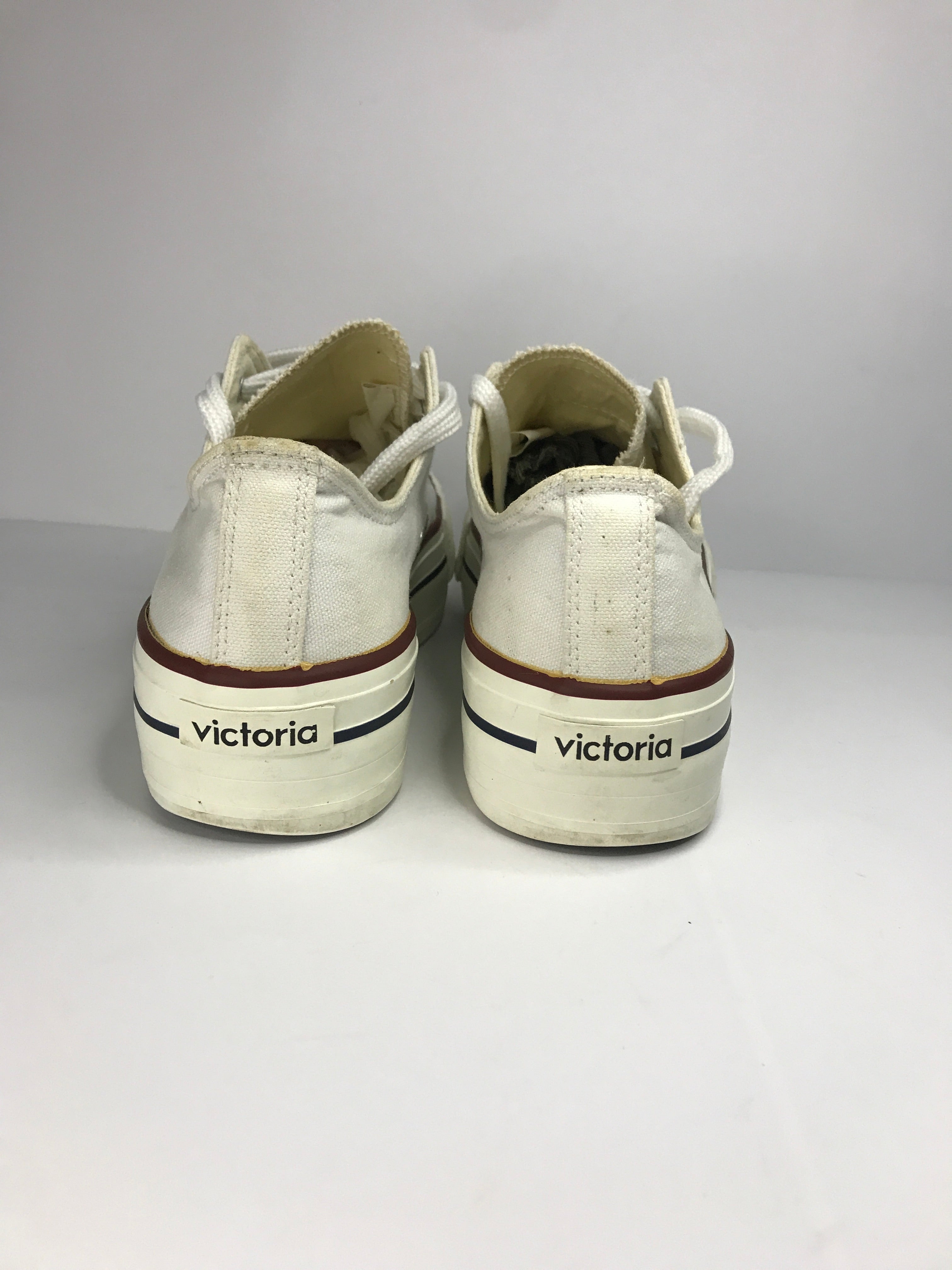 Victoria Sneaker