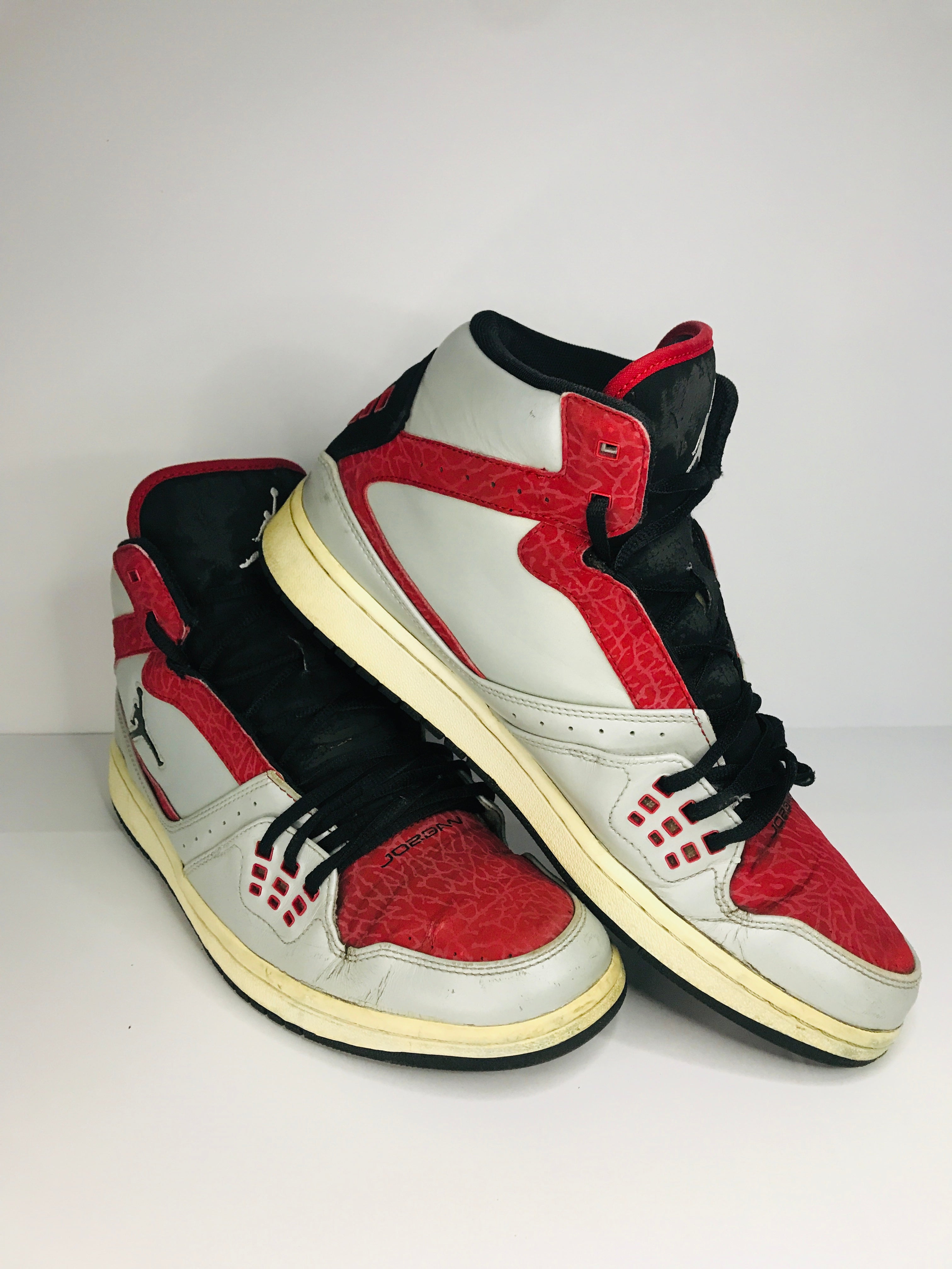 Nike Air Jordan  Red Cement