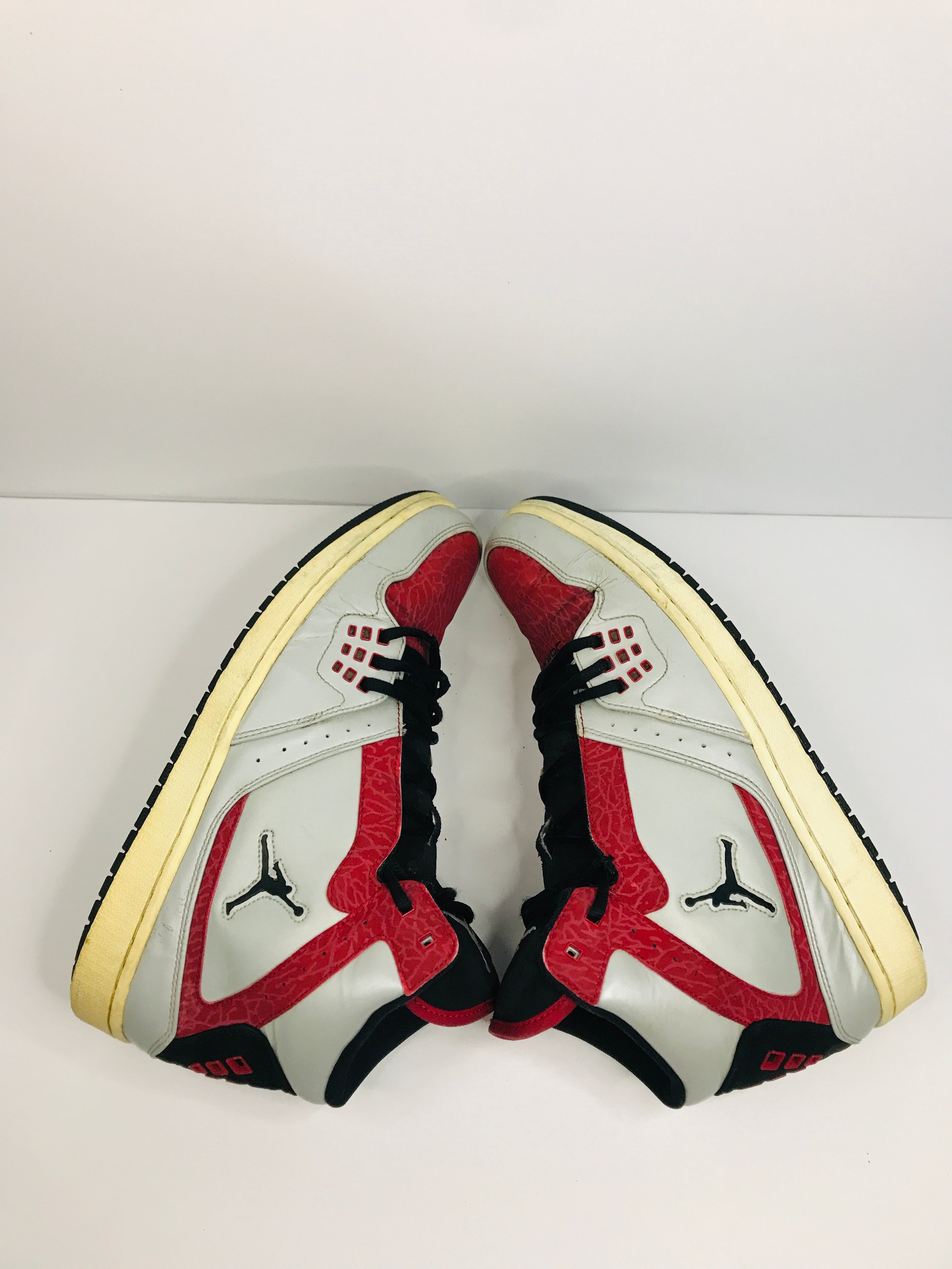 Nike Air Jordan  Red Cement