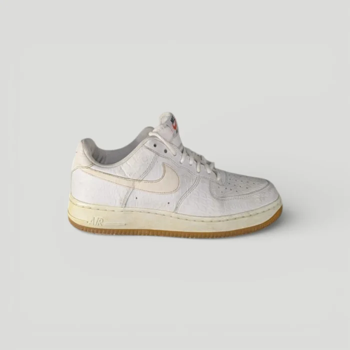 This is a pair of used Nike Air Force 1 low-top - Image 2