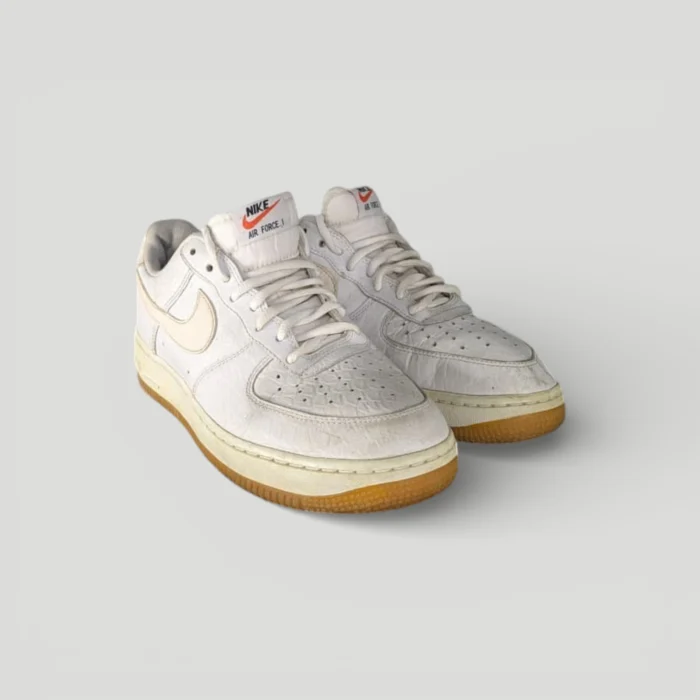 This is a pair of used Nike Air Force 1 low-top - Image 3